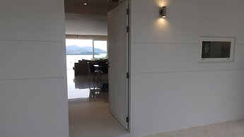 Condo Studio B at Replay E305