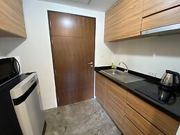 Condo Studio B at Replay E305