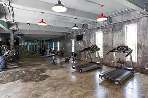 Condo Studio B at Replay E305