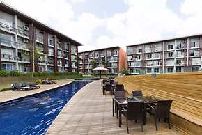 Condo Studio B at Replay E305