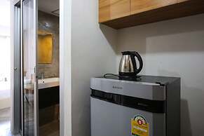 Condo Studio B at Replay E305