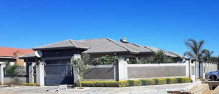 Grey Oak Holiday House