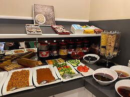 Magnaura House Hotel