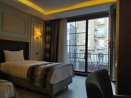 Magnaura House Hotel