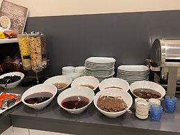 Magnaura House Hotel