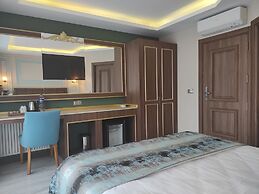 Magnaura House Hotel