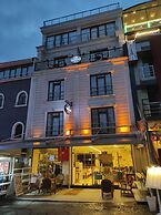 Magnaura House Hotel