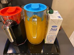 Magnaura House Hotel