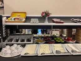 Magnaura House Hotel