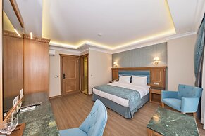 Magnaura House Hotel