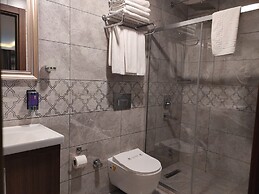 Magnaura House Hotel