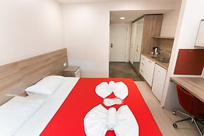 Uçar Royal Hotel and Conference Hall