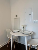 Lavish Suites - Luxury One Bedroom Condo