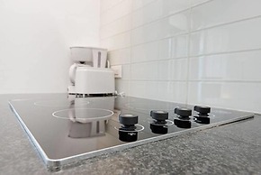 Lavish Suites - Luxury One Bedroom Condo