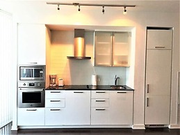 Lavish Suites - Luxury One Bedroom Condo