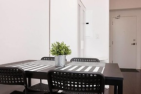 Lavish Suites - Luxury One Bedroom Condo