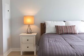 DT City 1 BR by Jays, MTCC, CN Tower