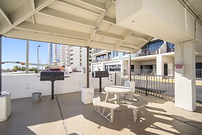 Island Winds East by ALBVR