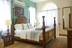 Blue Parrot Beach House