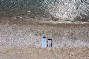 Live by the sea at House Almyra