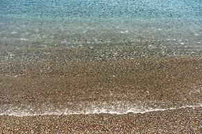 Live by the sea at House Almyra