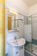 Live by the sea at House Almyra