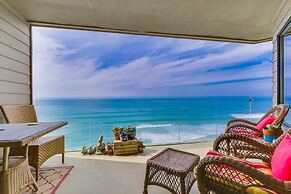 Work-Friendly Oceanfront Condo with Pool and Spa Access SURF25 by RedA
