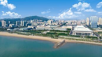 Xiamen International Seaside Hotel (hotel corridor leads to the stone 
