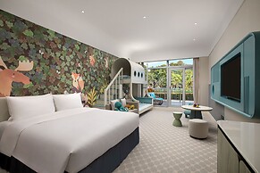 Xiamen International Seaside Hotel (hotel corridor leads to the stone 