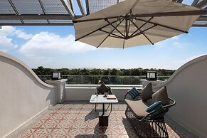 Xiamen International Seaside Hotel (hotel corridor leads to the stone 