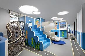 Xiamen International Seaside Hotel (hotel corridor leads to the stone 