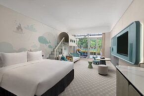 Xiamen International Seaside Hotel (hotel corridor leads to the stone 