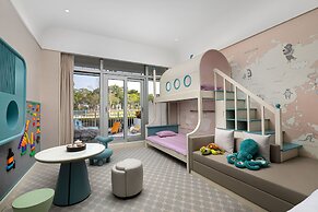 Xiamen International Seaside Hotel (hotel corridor leads to the stone 