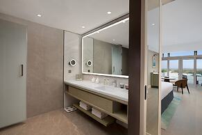 Xiamen International Seaside Hotel (hotel corridor leads to the stone 