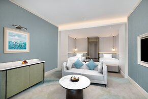 Xiamen International Seaside Hotel (hotel corridor leads to the stone 