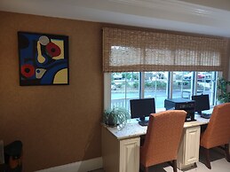 The Wilshire Grand Hotel