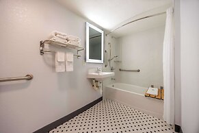 Motel 6 Fort Worth, TX - East