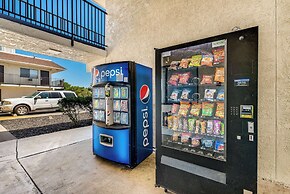 Econo Lodge Stockton near I-5 Fairgrounds