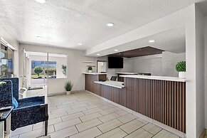 Econo Lodge Stockton near I-5 Fairgrounds