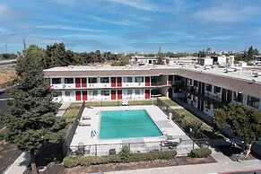 Econo Lodge Stockton near I-5 Fairgrounds