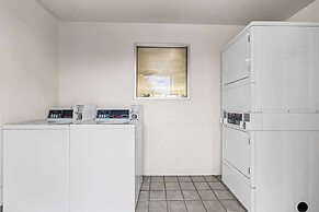 Econo Lodge Stockton near I-5 Fairgrounds