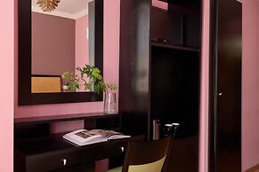 Delphi Art Hotel