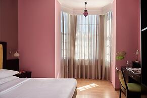 Delphi Art Hotel