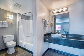 Motel 6 Albuquerque, NM - Carlisle