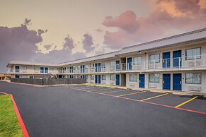 Motel 6 Euless, TX - Dallas