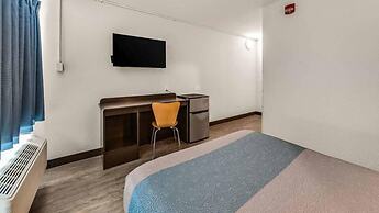 Motel 6 Fort Wayne, IN