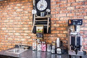 Rodeway Inn Branson, Brick House