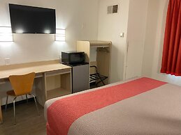 Motel 6 Jackson Airport, Pearl