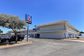 Motel 6 Corpus Christi, TX - East - North Padre Island