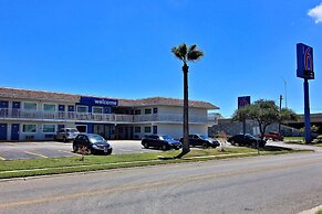 Motel 6 Corpus Christi, TX - East - North Padre Island